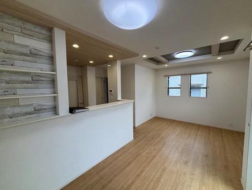 福岡市西区泉の中古一戸建てリビング画像